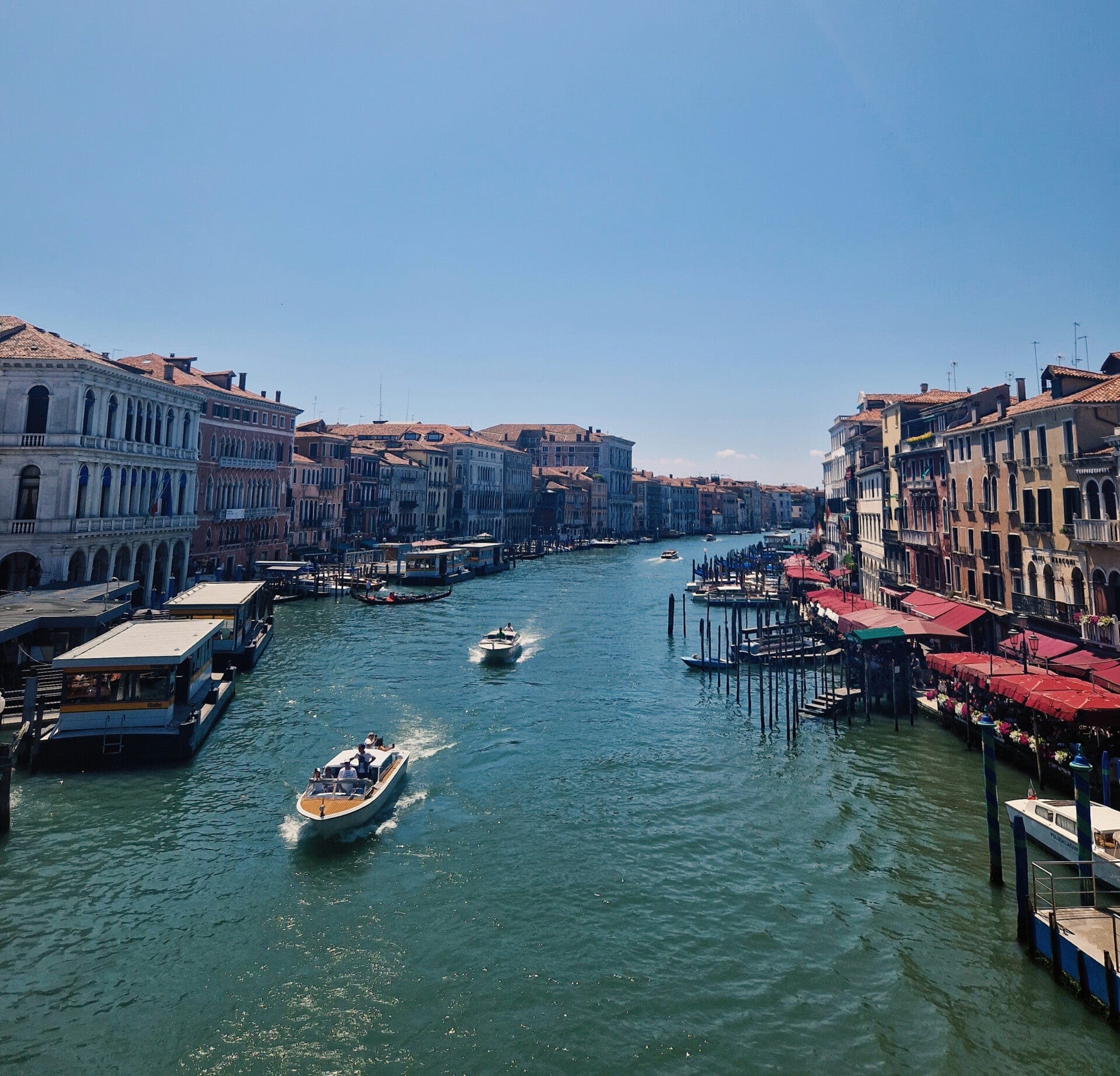 Ausblick auf den Kanal von Venedig