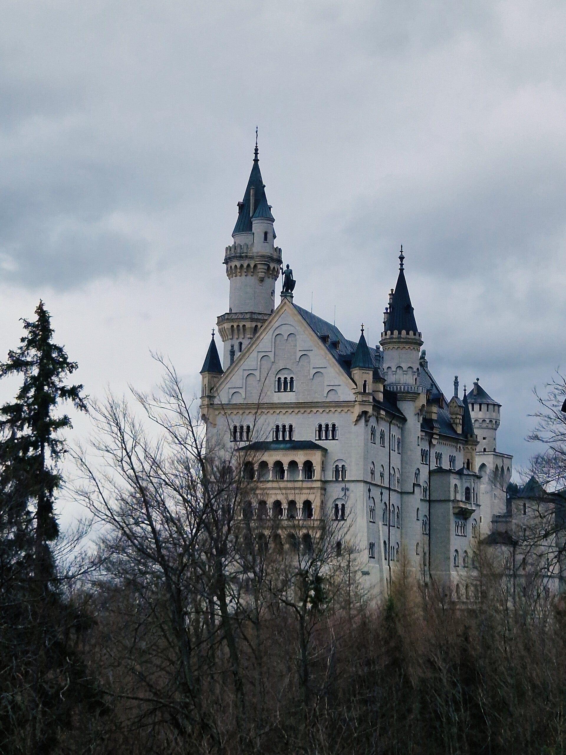 Ausblick auf das Schloss Neuschwanstein von der Marienbrücke aus